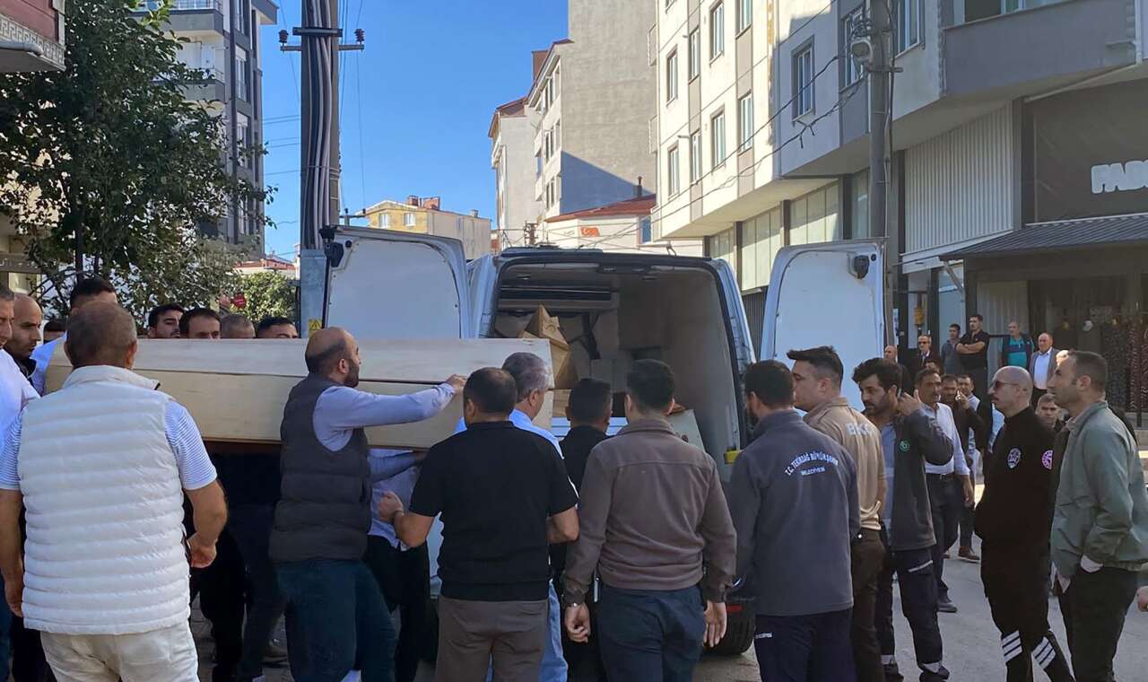 80 yaşındaki adam eşini öldürdü! Saatlerce başında bekledi 1